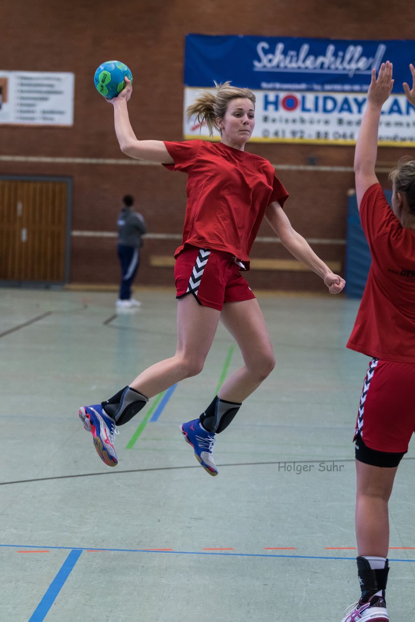 Bild 178 - Frauen Barmstedter TS - Buedelsdorfer TSV : Ergebnis: 26:12